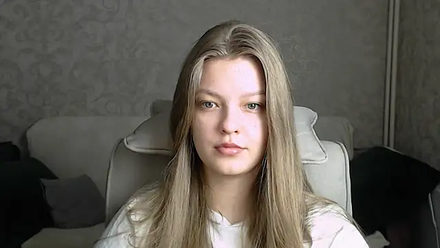 Snapshot of EmySway chatting on February 14, 1:13 am EmySway online show from February 14, 1:13 am