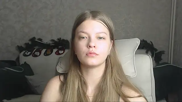 Snapshot of EmySway chatting on January 5, 2:06 am EmySway online show from January 5, 2:06 am