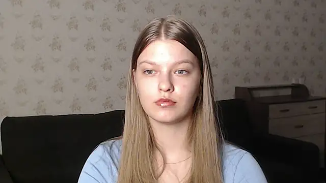 Snapshot of EmySway chatting on March 11, 1:56 pm EmySway online show from March 11, 1:56 pm