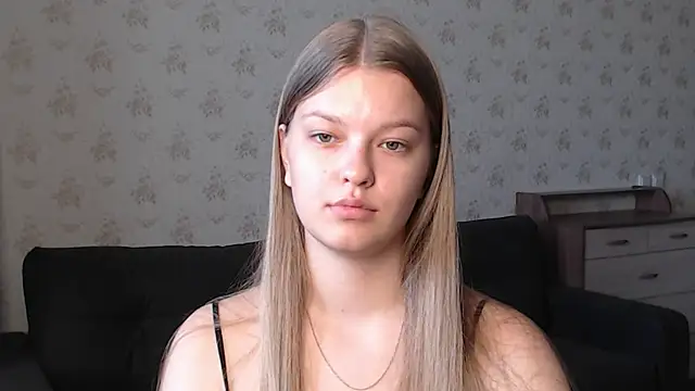 Snapshot of EmySway chatting on October 5, 7:10 am EmySway online show from October 5, 7:10 am
