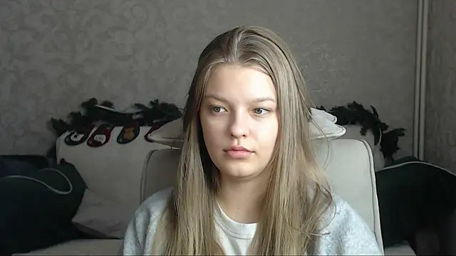 Snapshot of EmySway chatting on January 26, 5:23 am EmySway online show from January 26, 5:23 am