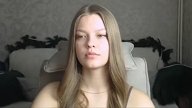 Snapshot of EmySway chatting on January 31, 1:33 am EmySway online show from January 31, 1:33 am