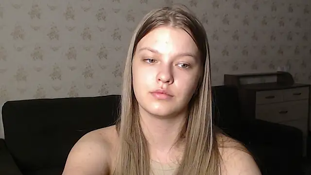 Snapshot of EmySway chatting on March 13, 11:16 pm EmySway online show from March 13, 11:16 pm