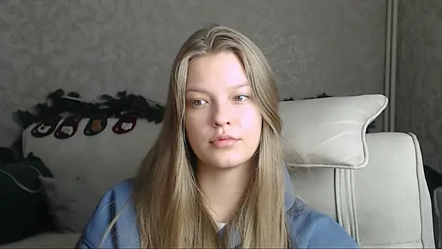 Snapshot of EmySway chatting on January 24, 8:43 pm EmySway online show from January 24, 8:43 pm