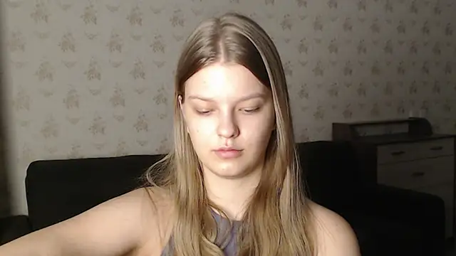 Snapshot of EmySway chatting on January 21, 2:05 pm EmySway online show from January 21, 2:05 pm