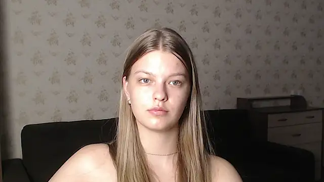 Snapshot of EmySway chatting on December 28, 2:32 pm EmySway online show from December 28, 2:32 pm