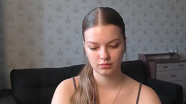 Snapshot of EmySway chatting on October 14, 5:19 am EmySway online show from October 14, 5:19 am