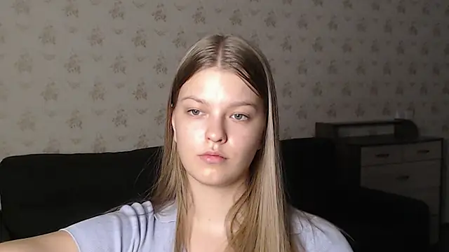 Snapshot of EmySway chatting on December 22, 9:09 pm EmySway online show from December 22, 9:09 pm