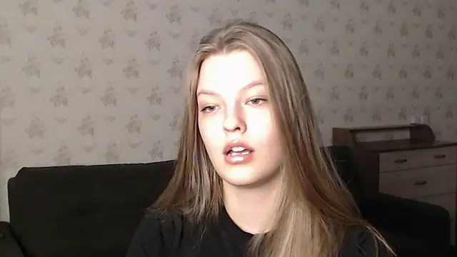 Snapshot of EmySway chatting on March 13, 3:00 am EmySway online show from March 13, 3:00 am