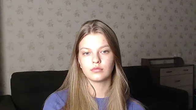 Snapshot of EmySway chatting on December 30, 12:22 am EmySway online show from December 30, 12:22 am