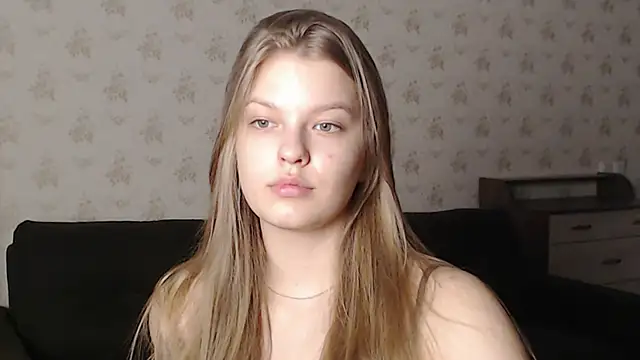 Snapshot of EmySway chatting on February 9, 10:31 am EmySway online show from February 9, 10:31 am