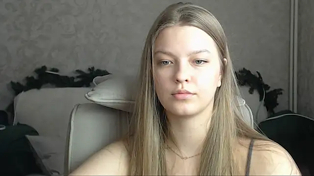 Snapshot of EmySway chatting on January 31, 4:36 am EmySway online show from January 31, 4:36 am