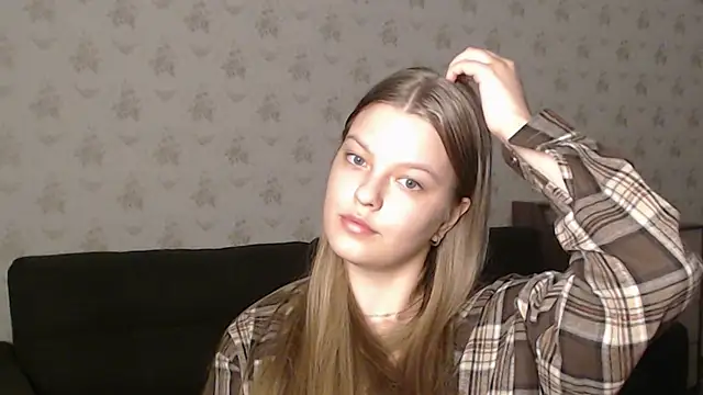 Snapshot of EmySway chatting on March 20, 6:53 pm EmySway online show from March 20, 6:53 pm