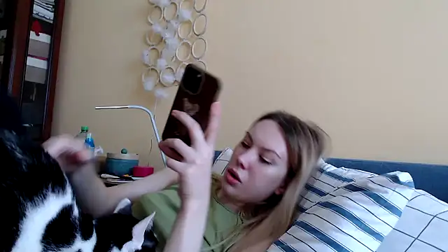 Snapshot of Scarlettford chatting on February 21, 11:01 am Scarlettford online show from February 21, 11:01 am