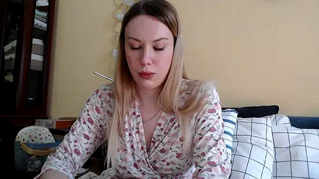 Snapshot of Scarlettford chatting on February 19, 12:00 pm Scarlettford online show from February 19, 12:00 pm