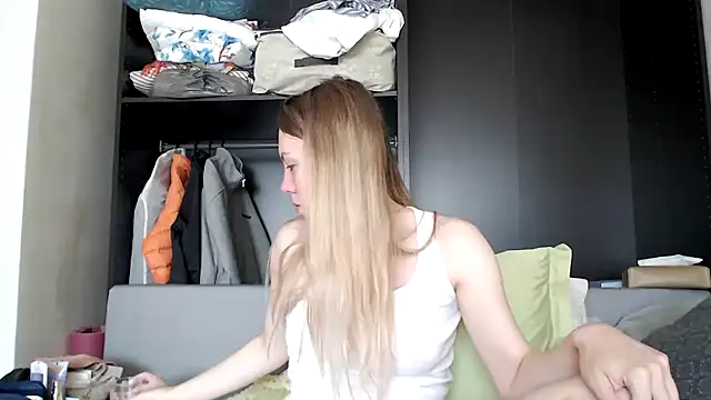 Snapshot of Scarlettford chatting on September 18, 8:06 am Scarlettford online show from September 18, 8:06 am