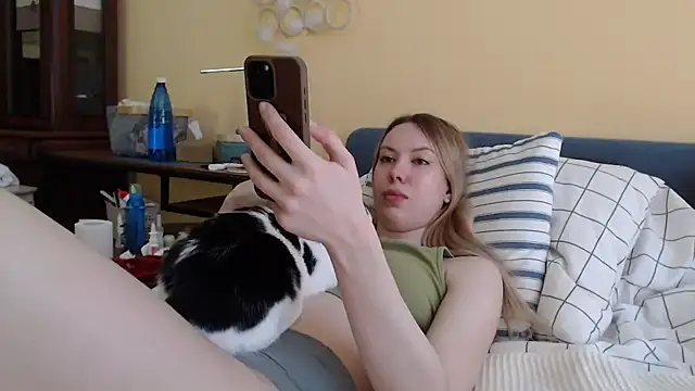 Snapshot of Scarlettford chatting on February 21, 2:06 pm Scarlettford online show from February 21, 2:06 pm