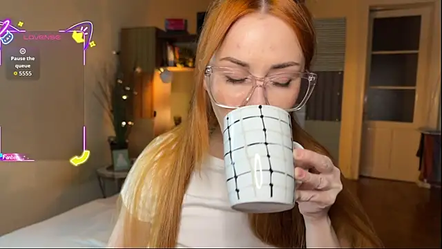 Snapshot of Sargonium999 chatting on October 9, 7:36 pm Sargonium999 online show from October 9, 7:36 pm