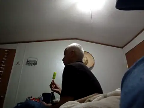 Xoc8  online show from December 18, 7:40 pm