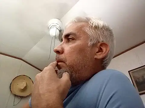 Snapshot of Xoc8_ chatting on November 16, 10:24 pm Xoc8 online show from November 16, 10:24 pm