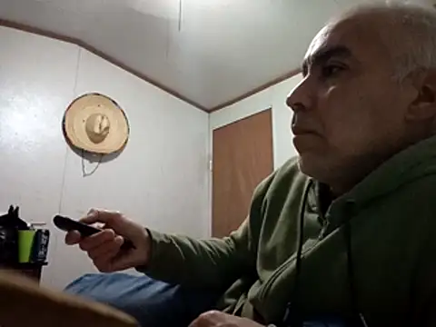 Xoc8  online show from December 15, 4:57 pm