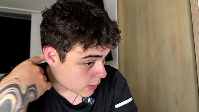 Snapshot of odin_blake chatting on February 26, 2:44 am odin blake online show from February 26, 2:44 am