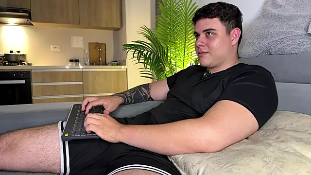 Snapshot of odin_blake chatting on February 7, 2:30 am odin blake online show from February 7, 2:30 am