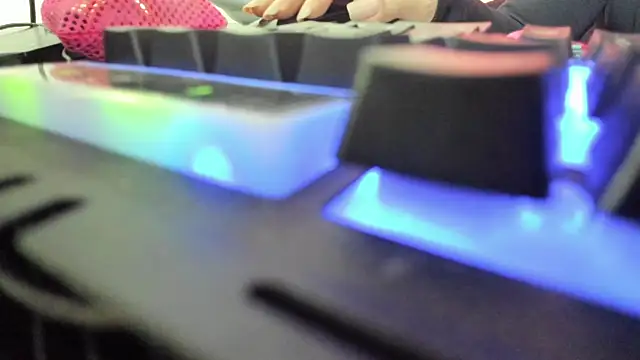 Snapshot of RaelleDarkstar chatting on October 31, 1:41 pm RaelleDarkstar online show from October 31, 1:41 pm