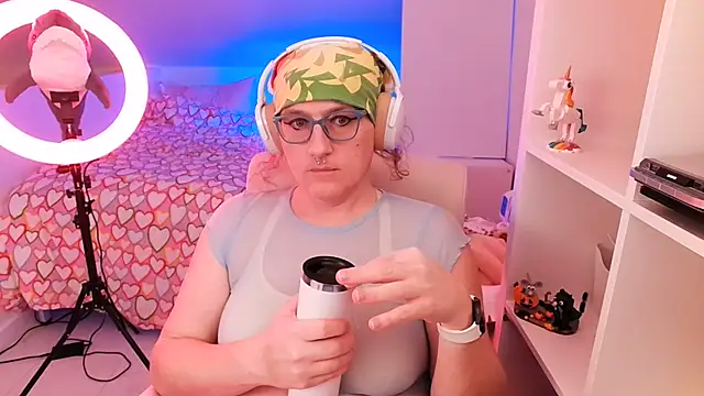 Snapshot of TransCayenne chatting on November 12, 6:45 pm TransCayenne online show from November 12, 6:45 pm