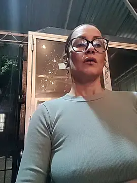 Snapshot of SelenaHouston chatting on February 13, 12:21 am SelenaHouston online show from February 13, 12:21 am