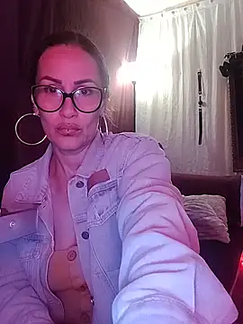 Snapshot of SelenaHouston chatting on February 25, 4:01 am SelenaHouston online show from February 25, 4:01 am