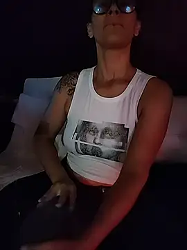 Snapshot of SelenaHouston chatting on February 23, 6:08 pm SelenaHouston online show from February 23, 6:08 pm