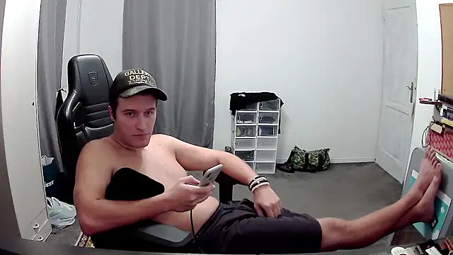 Snapshot of PKrisztian chatting on October 29, 11:47 pm PKrisztian online show from October 29, 11:47 pm