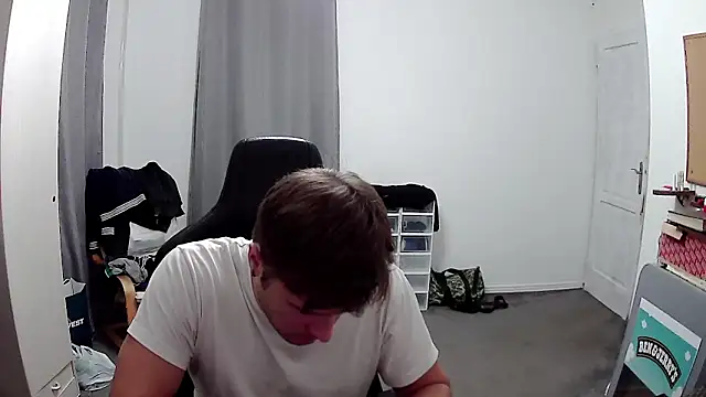Snapshot of PKrisztian chatting on September 18, 6:44 pm PKrisztian online show from September 18, 6:44 pm