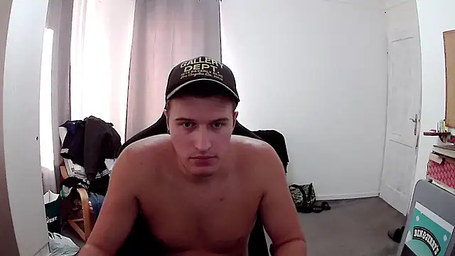 Snapshot of PKrisztian chatting on September 22, 2:34 pm PKrisztian online show from September 22, 2:34 pm