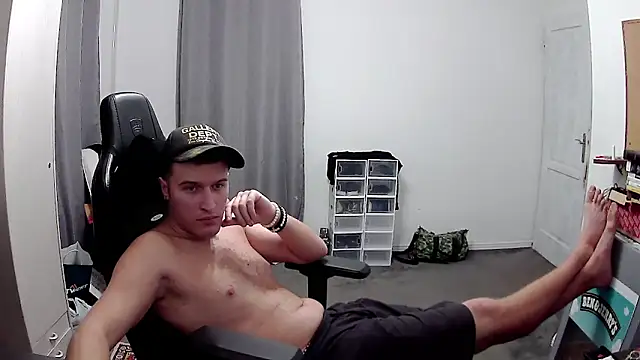 Snapshot of PKrisztian chatting on November 15, 4:33 pm PKrisztian online show from November 15, 4:33 pm