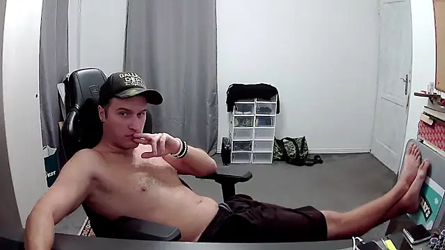 Snapshot of PKrisztian chatting on September 17, 5:26 pm PKrisztian online show from September 17, 5:26 pm
