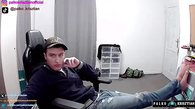 Snapshot of PKrisztian chatting on November 28, 7:14 pm PKrisztian online show from November 28, 7:14 pm