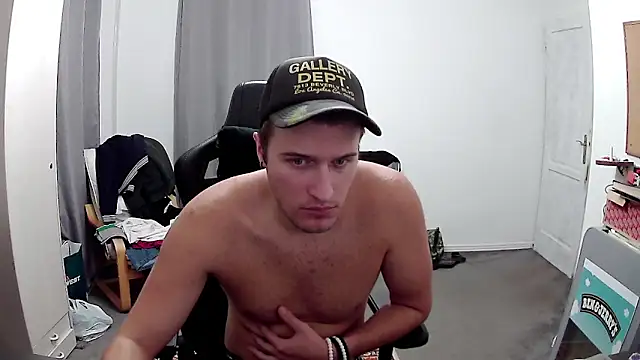 Snapshot of PKrisztian chatting on October 6, 7:25 pm PKrisztian online show from October 6, 7:25 pm