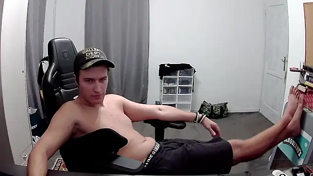 Snapshot of PKrisztian chatting on October 31, 3:30 pm PKrisztian online show from October 31, 3:30 pm