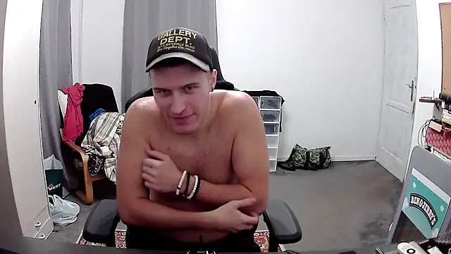 Snapshot of PKrisztian chatting on November 11, 11:20 pm PKrisztian online show from November 11, 11:20 pm