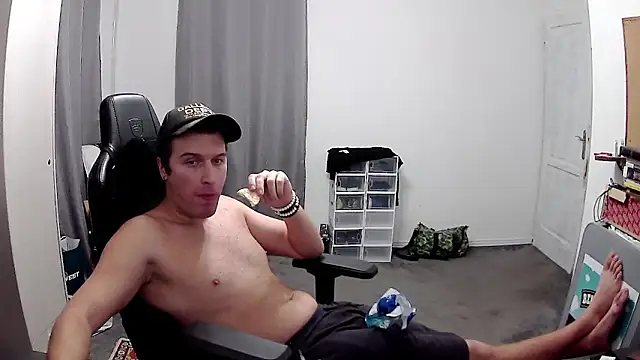 Snapshot of PKrisztian chatting on October 26, 8:53 pm PKrisztian online show from October 26, 8:53 pm