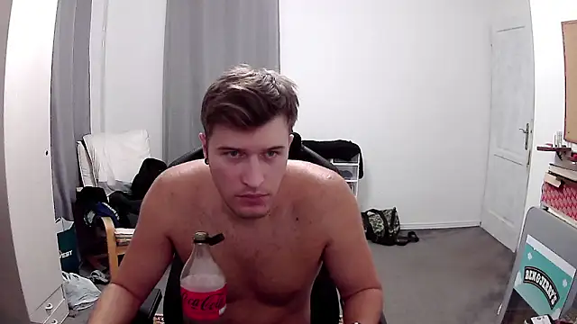 Snapshot of PKrisztian chatting on September 15, 9:26 pm PKrisztian online show from September 15, 9:26 pm