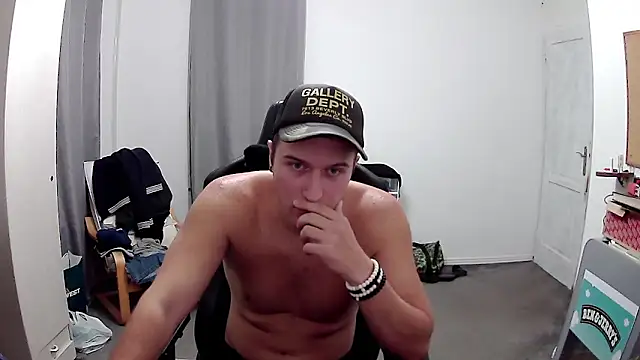 Snapshot of PKrisztian chatting on October 1, 4:55 pm PKrisztian online show from October 1, 4:55 pm