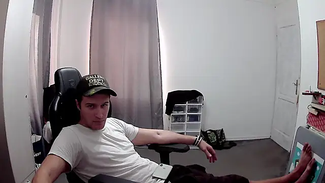 Snapshot of PKrisztian chatting on October 9, 2:50 pm PKrisztian online show from October 9, 2:50 pm