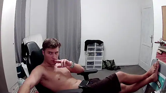 Snapshot of PKrisztian chatting on September 11, 8:31 pm PKrisztian online show from September 11, 8:31 pm