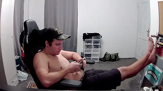 Snapshot of PKrisztian chatting on November 2, 2:55 pm PKrisztian online show from November 2, 2:55 pm