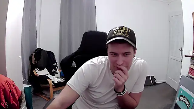 PKrisztian online show from April 16, 2:01 am