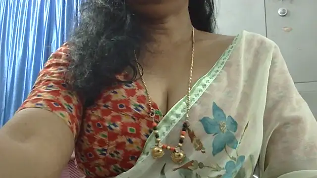 Snapshot of Vijji-telugu chatting on December 15, 4:07 am Vijji-telugu online show from December 15, 4:07 am