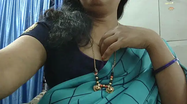 Snapshot of Vijji-telugu chatting on February 11, 7:54 am Vijji-telugu online show from February 11, 7:54 am